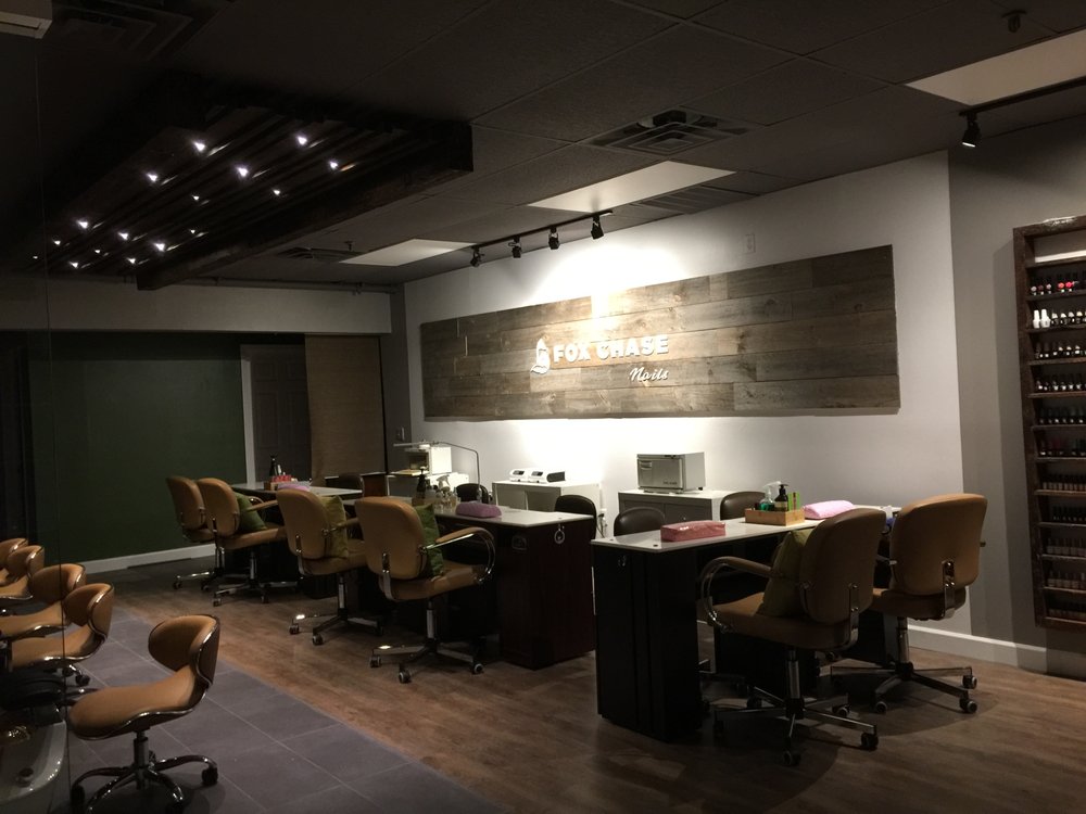 Fox Chase Nails Logo