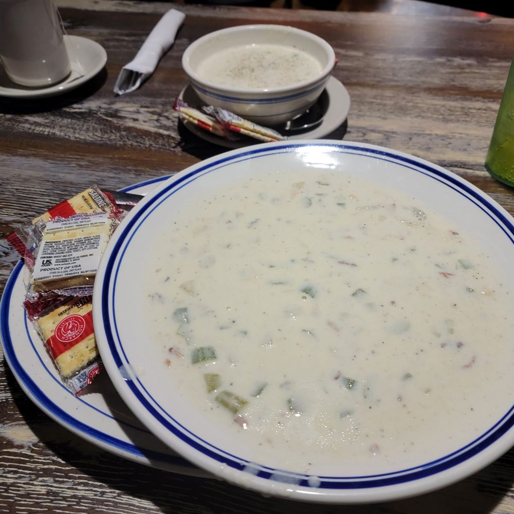 Freddy's Just For The Halibut - Clam chowder bowl vs cup! This was the best class chowder I've had in a really long time! - Seafood Near Me - Longview, Washington