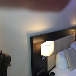 Zi Lounge - Modernes Zimmer, schön eingerichtet, Riesen Fernseher, geräumig, sauber, etc.