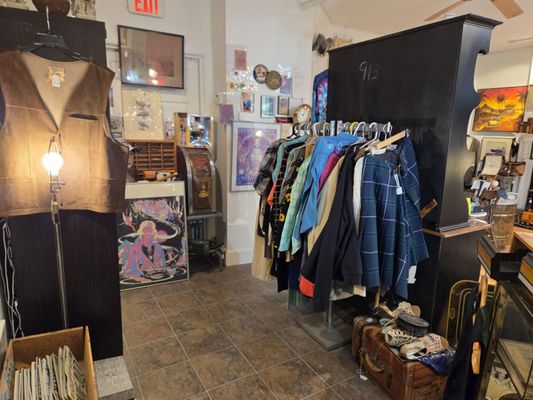 Strawberry Banke Antique and Vintage Shop by null