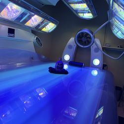 Tropic Tan Lounge - Experience our High Pressure combo bed!