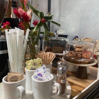 ChadLou's Coffee Roasters - Front Counter - Coffee & Tea Near Me - Kailua, Hawaii