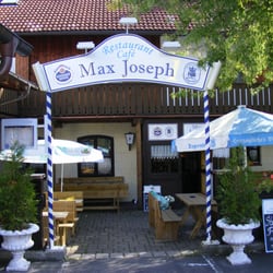 Max Joseph - ... Eingang zum Biergarten und Restaurant