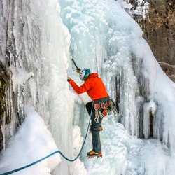 Peak Mountain Guides - Mulitipitch ice climbing