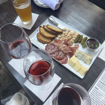 Vinos Back Alley - Cocktail Bars Near Me - Alhambra, California