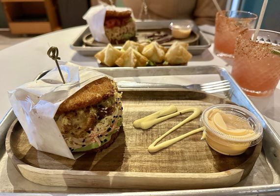 Pokekai Doral Yard by null