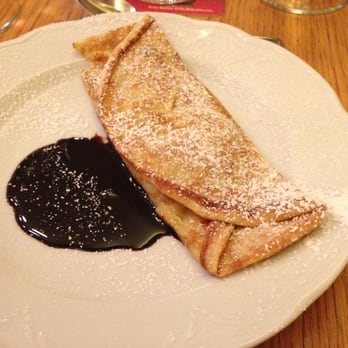 Nante Eck - Crepe with berries and sugar. - German Near Me - Berlin, BE