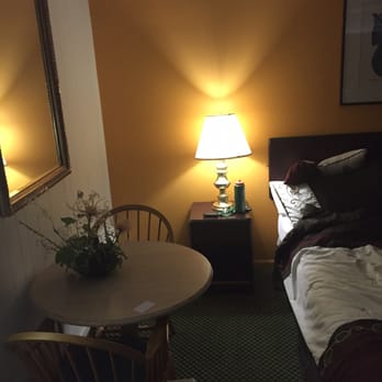 Village Inn - Disregard the dim lighting in the room as not all lights were on - Hotels Near Me - Salina, Kansas Village Inn - Disregard the dim lighting in the room as not all lights were on - Hotels Near Me - Salina, Kansas