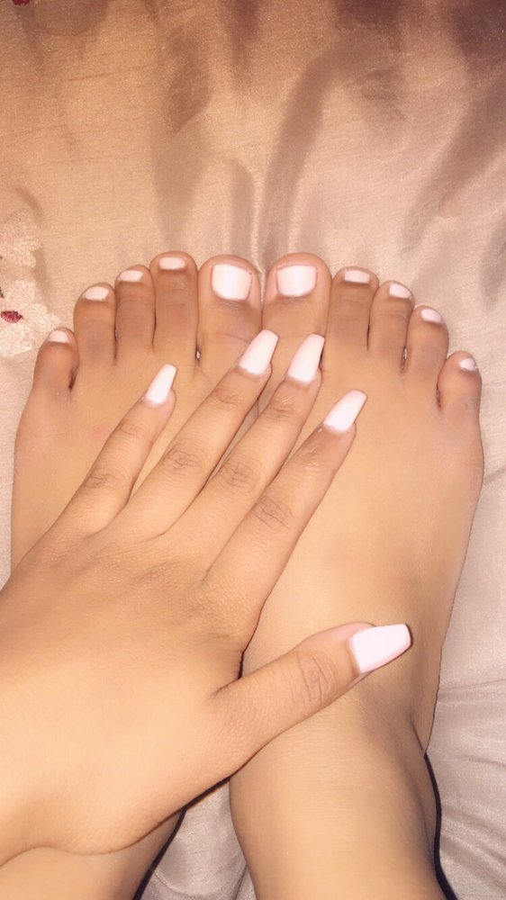 Elegant Nails Logo