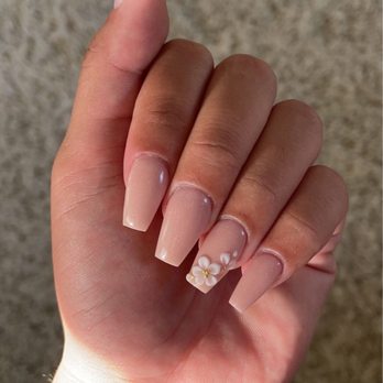 Gradient Nail - Color acrylic fill w 3D flowers by Mia - Nail Salons Near Me - Honolulu, Hawaii