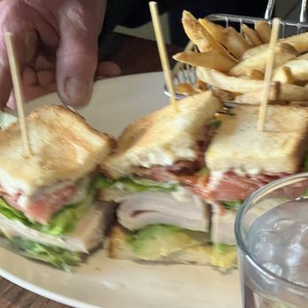 Yard House - New American Near Me - Lone Tree, Colorado