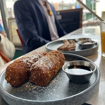Palette 22 - French Toast Sticks - Bars Near Me - Arlington, Virginia