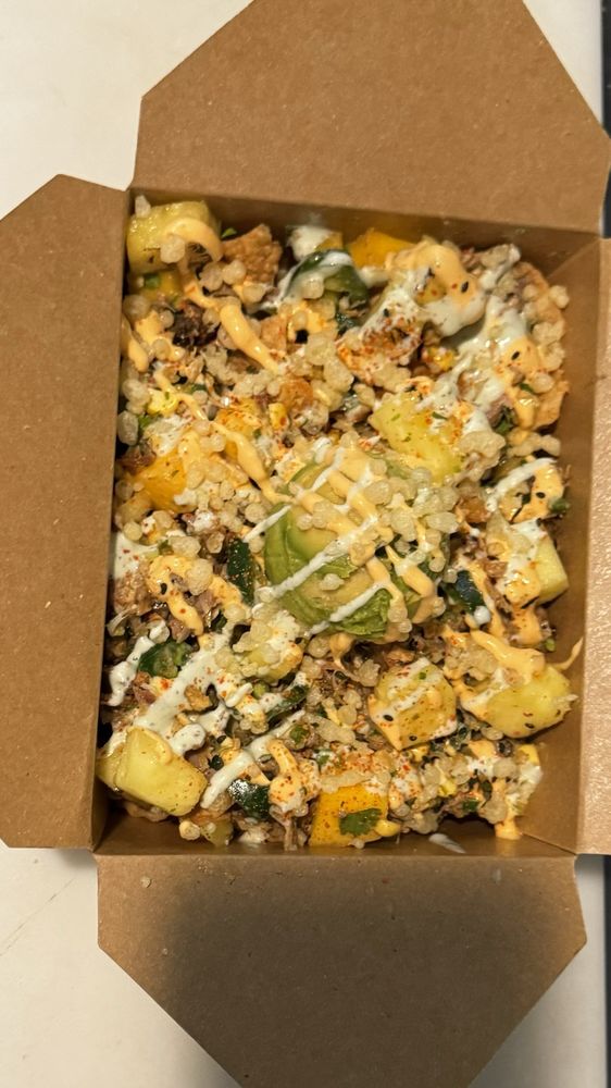 Food from Eagle Rock Poke Shack