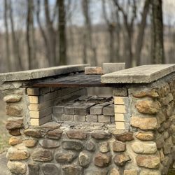 Mammoth Park - Rustic grills
