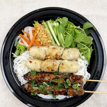 Lotus Vietnamese Kitchen - Vermicelli Noodles with Grilled Pork and Egg Rolls - Vietnamese Near Me - Los Angeles, California Lotus Vietnamese Kitchen - Vermicelli Noodles with Grilled Pork and Egg Rolls - Vietnamese Near Me - Los Angeles, California