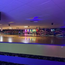SK8 World - A great floor to skate on.