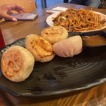 Dumpling House - First time!   Pan-Fried Pork Buns and Hot Spicy Chow Mein - Shanghainese Near Me - Arcadia, California