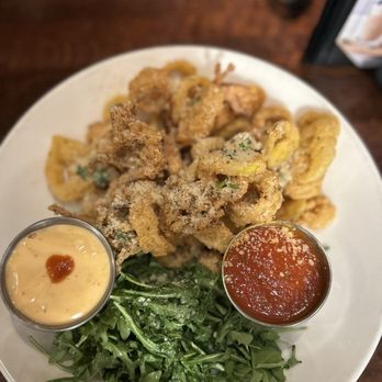 Houlihan's Mt. Lebanon - Fried calamari & banana peppers - Bars Near Me - Pittsburgh, Pennsylvania