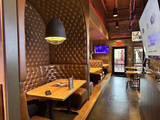 Creatwood Tavern & Rooftop by null