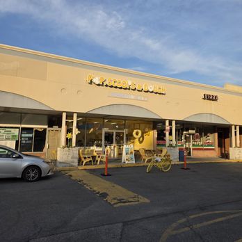 Pop Scoops & Dough - Front of the store - Ice Cream & Frozen Yogurt Near Me - College Park, Maryland