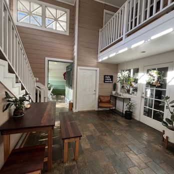 Daily Whisk Matcha - Interior lobby connect to bathroom - Cafes Near Me - Honolulu, Hawaii