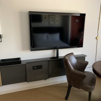 Park MGM Las Vegas - Large Samsung TV that swivels towards bed or couch by the window. - Hotels Near Me - Las Vegas, Nevada Park MGM Las Vegas - Large Samsung TV that swivels towards bed or couch by the window. - Hotels Near Me - Las Vegas, Nevada