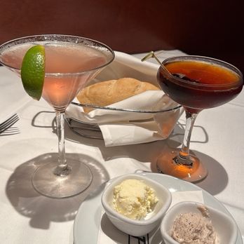 Fleming’s - Bread and cocktails - Steakhouses Near Me - Orlando, Florida