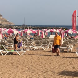Playa de Puerto de Mogan - Busy beach