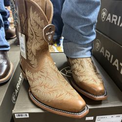 South 40 Western Wear - Ariat boots - took this picture bc I wanted to buy but didn't need so saving for later ;)