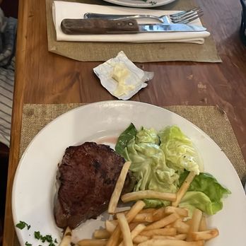 Le Bouchon Du Grove - Le Filet Mignon de Bœuf Poêlé, Sauce au Poivre Vert-Frites et Salade (8 oz Angus) the sauce on the kids for the kids . - French Near Me - Coconut Grove, Florida Le Bouchon Du Grove - Le Filet Mignon de Bœuf Poêlé, Sauce au Poivre Vert-Frites et Salade (8 oz Angus) the sauce on the kids for the kids . - French Near Me - Coconut Grove, Florida