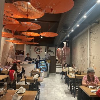 Qin's Garden - Dining area - Chinese Near Me - Toronto, Ontario