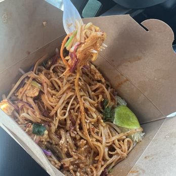 Thai Pot - Chicken pad Thai - Thai Near Me - Sebastopol, California