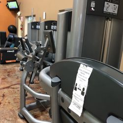 Anytime Fitness - Leg machines