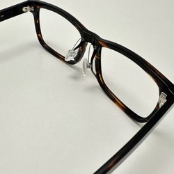 Eleven Optical - Nose pad installation