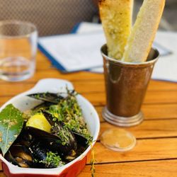 Gilt Bar - Steamed Mussels