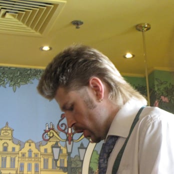 Léon de Bruxelles - Workin' the sweet mullet - Belgian Near Me - Thiais, 94