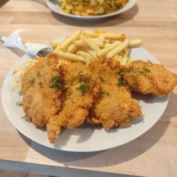 Bar Restauracyjny Ninh Giang - Ryba na Chru z frytkami