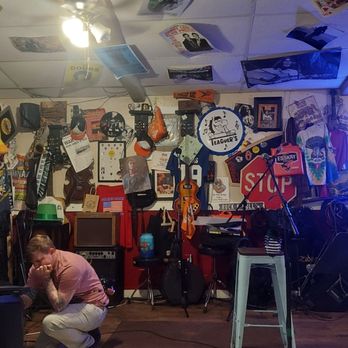 Teaguer's Pub and Restaurant - Stage - Pubs Near Me - Chincoteague, Virginia