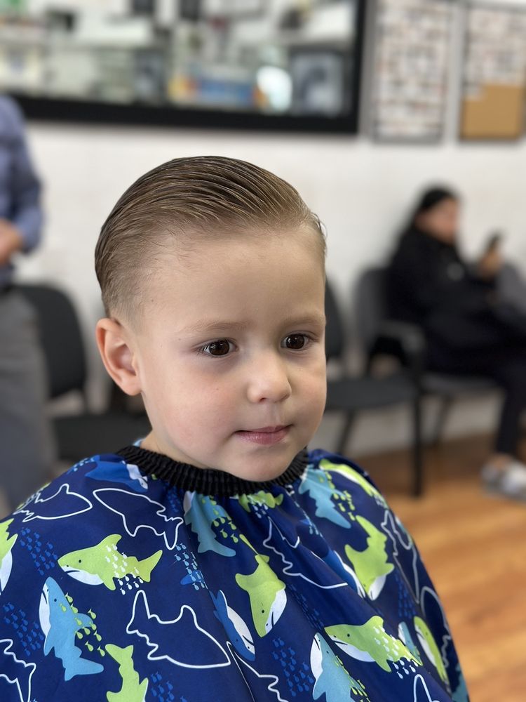 Chateau Barber Shop Logo