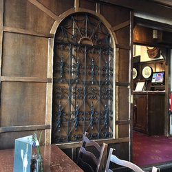 Village Inn - Decor
