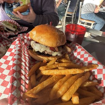 Misty Mountain Hops - BlackBerry Smoke Burger - Bars Near Me - Blue Ridge, Georgia Misty Mountain Hops - BlackBerry Smoke Burger - Bars Near Me - Blue Ridge, Georgia
