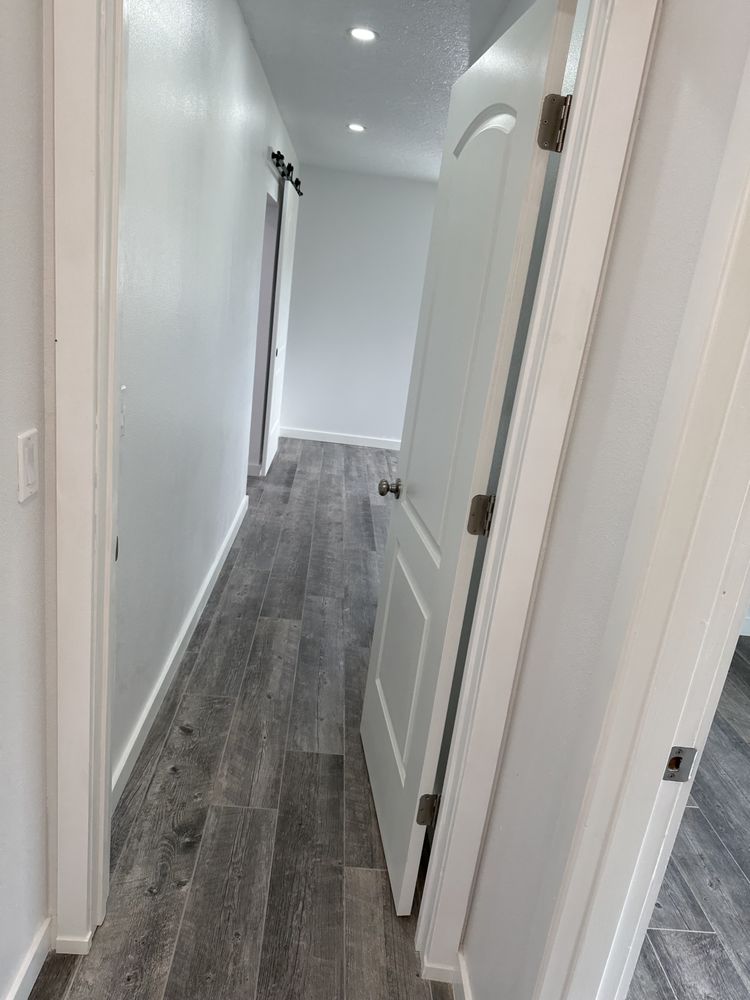 Slide of Elliotts Elite Home Solutions