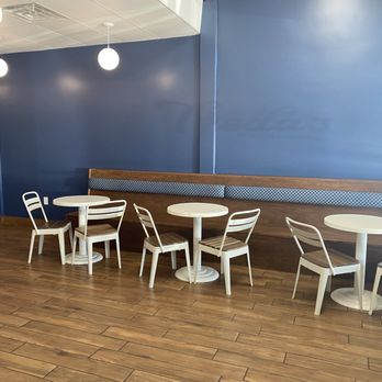 Theda’s Ice Creamery - Sitting area - Ice Cream & Frozen Yogurt Near Me - Napa, California