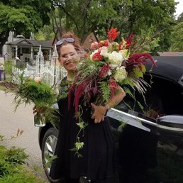 Missy arriving with our flowers! Look how joyful she is and that is reflected in her work!:)