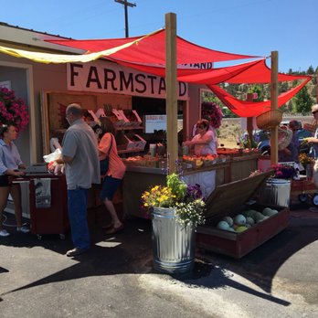 Tumalo Farmstand - people shopping at a farmers market - Fruits & Veggies Near Me - Bend, Oregon Tumalo Farmstand - people shopping at a farmers market - Fruits & Veggies Near Me - Bend, Oregon