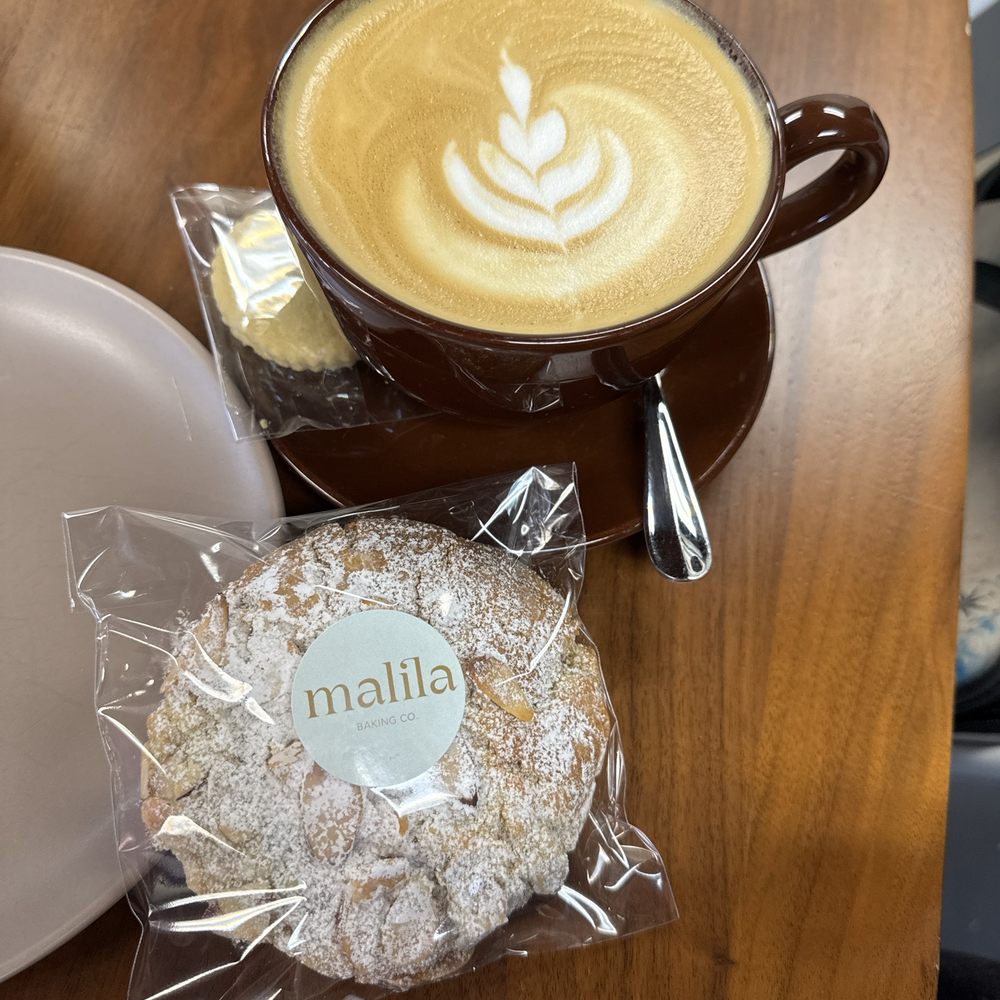 Pecan latte & almond cookie!