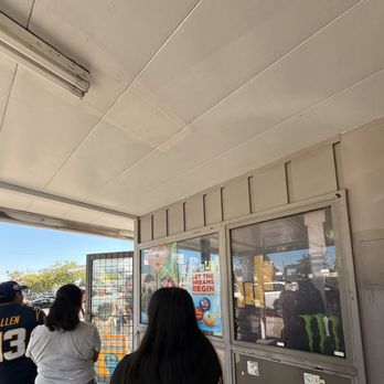 Joeās Service Center - Gas Stations Near Me - Altadena, California Joeās Service Center - Gas Stations Near Me - Altadena, California