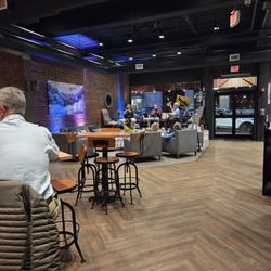 222 Union Restaurant and Bar - Live entertainment