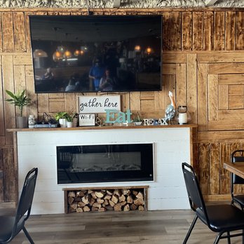 Pier 77 - Interior decor - Seafood Near Me - Fulton, Texas