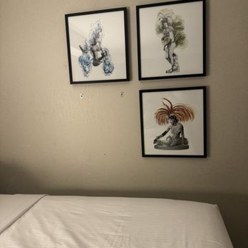 Caesars Palace - Art work missing. Had to report otherwise I would have been blamed! - Hotels Near Me - Las Vegas, Nevada